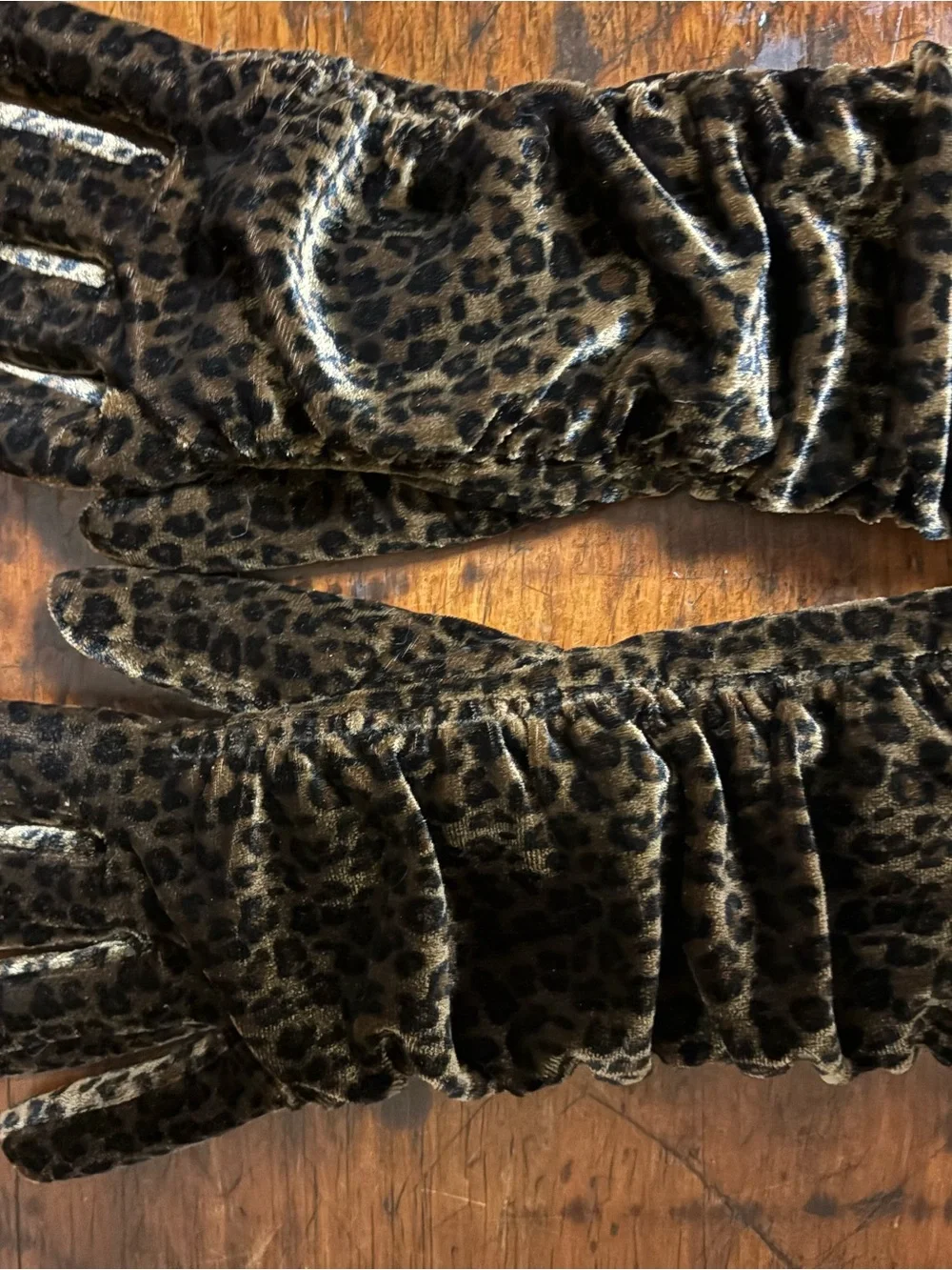 Cejon articulate Women's Leopard Velvet Ruched Gloves - Brown One  Size